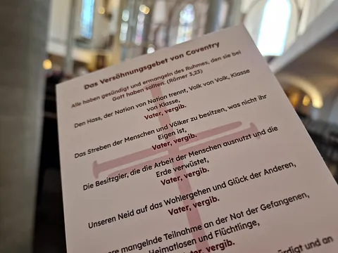 Das Versöhnungsgebet von Coventry wird ab 8. Mai 2026 jeden Freitag um 13.30 Uhr in der Kasseler Martinskirche gesprochen.