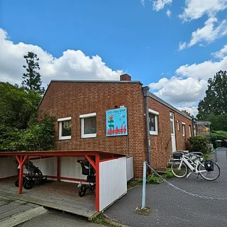 Außenansicht der evangelischen Kindertagesstätte Sonnenblume in Kassel-Forstfeld.