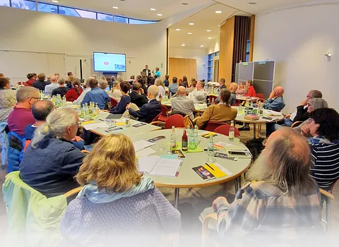 Die Synodalen des Stadtkirchenkreis Kassel stimmten auf ihrer Herbsttagung einem von der Arbeitsgruppe Netzwerke präsentierten Prozessplan zur Zusammenarbeit in Netzwerken mit großer Mehrheit zu. 